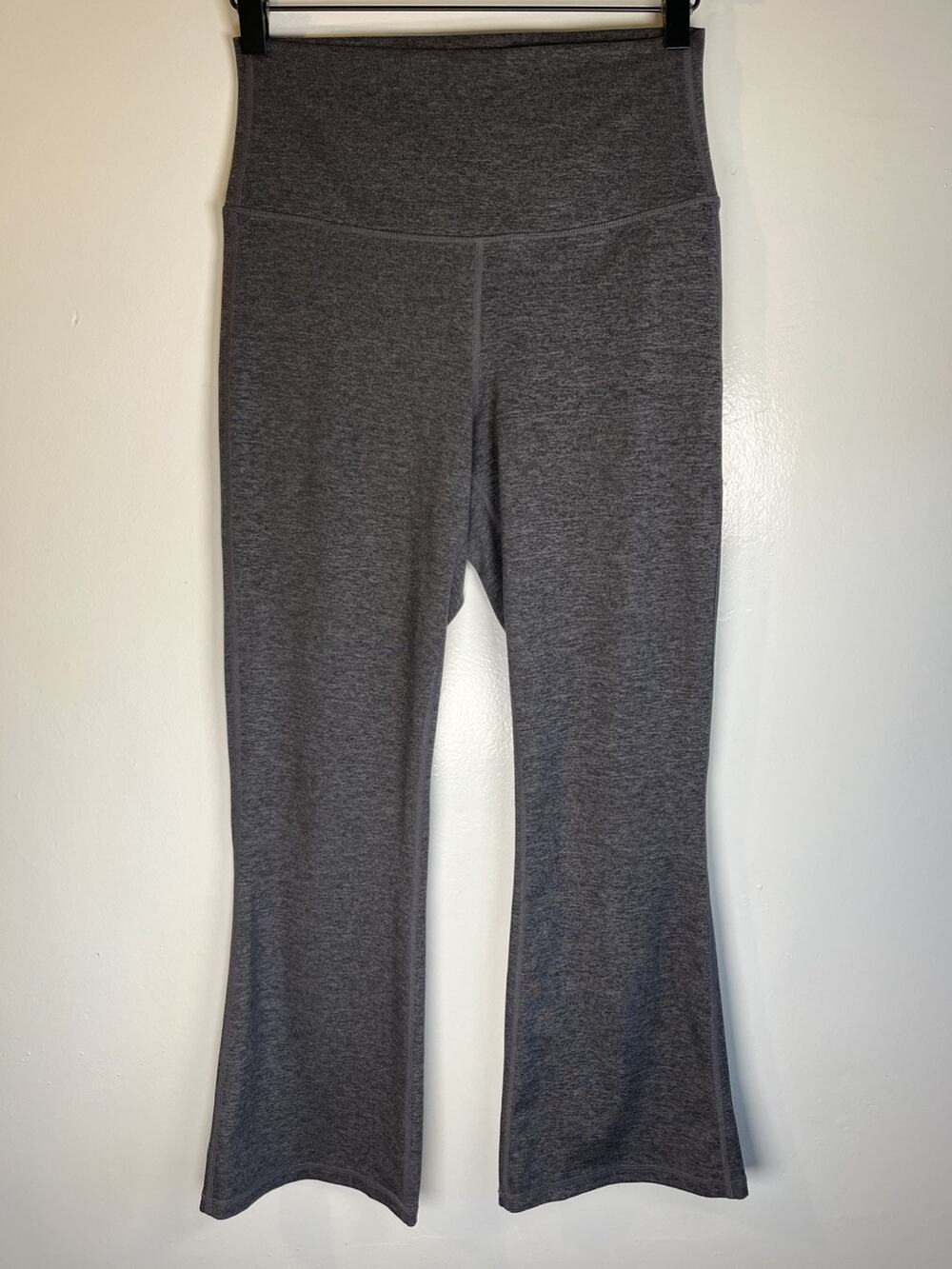 Quince Womens Charcoal Gray Flare Yoga Pants Leggings Size M Short Athleisure